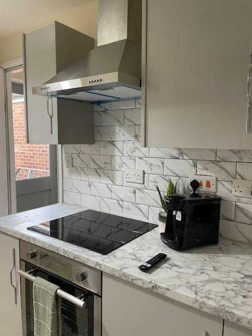 Modern 1 Bed Apartment In The City Centre Of Derby Kültér fotó
