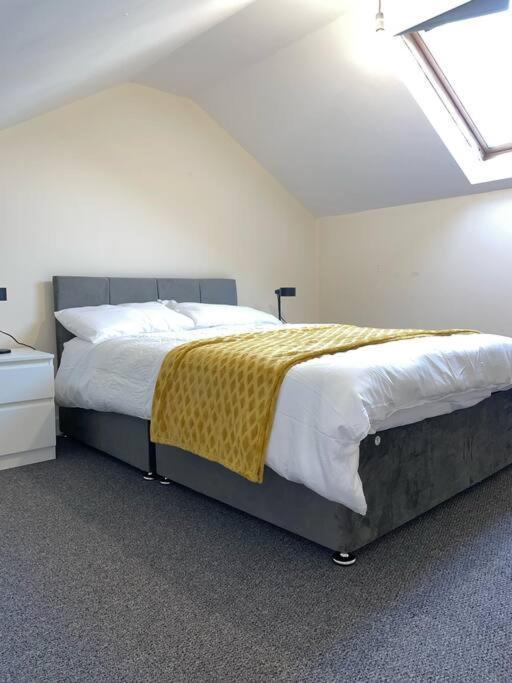 Modern 1 Bed Apartment In The City Centre Of Derby Kültér fotó