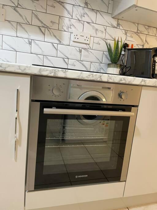 Modern 1 Bed Apartment In The City Centre Of Derby Kültér fotó