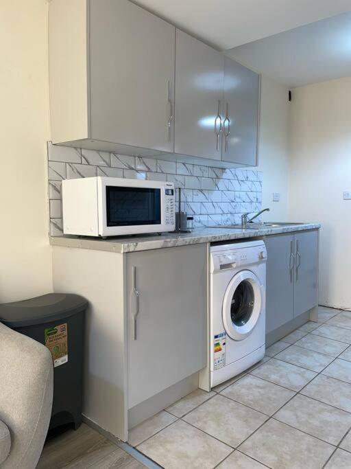 Modern 1 Bed Apartment In The City Centre Of Derby Kültér fotó
