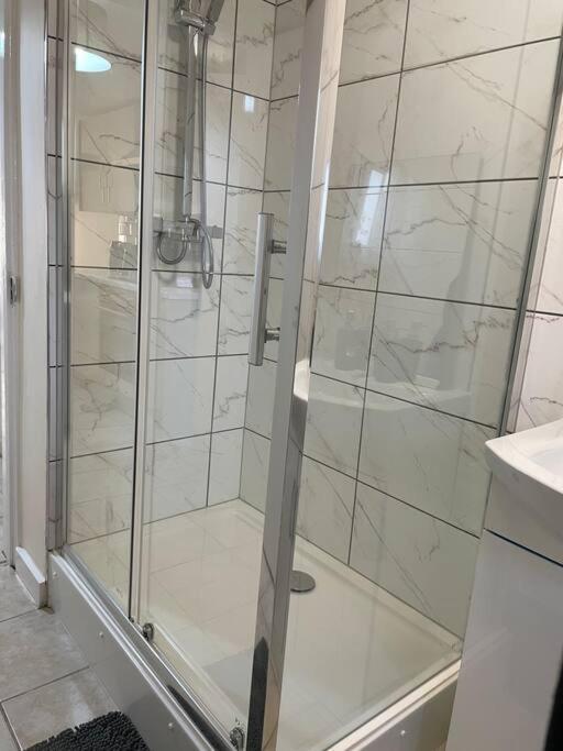 Modern 1 Bed Apartment In The City Centre Of Derby Kültér fotó